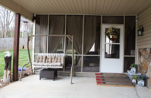 Williamsburg Apartment | Private King Patio Suite w/Hot Tub