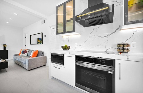 Seybold Apartment | Private Miami Getaway mins from Wynwood, Design District, Midtown & South Beach