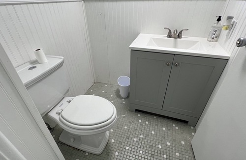 Northeast Philadelphia Condo | Private Quiet Apartment in Gated Community Close to River and Transportation