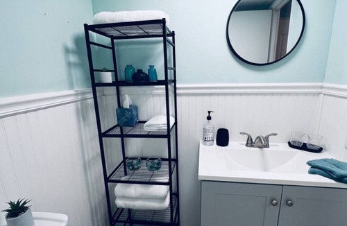 Northeast Philadelphia Condo | Private Quiet Apartment in Gated Community Close to River and Transportation