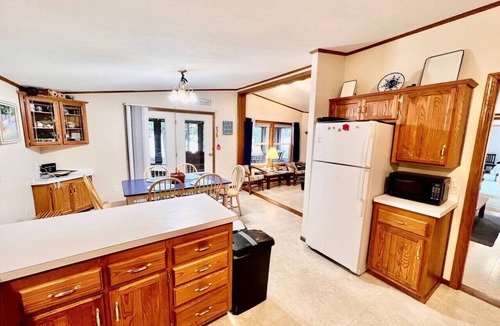 Rowleys Bay House | Private Sandy Beach Retreat on Sand Bay