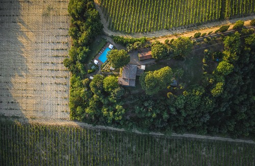 Foiano della Chiana Villa | Private villa with 5 bedrooms with 5 bathrooms. Private garden, pool & Jacuzzi!