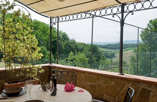 Terranuova Bracciolini Villa | Private villa for 4 with a pool, A/C and tennis court