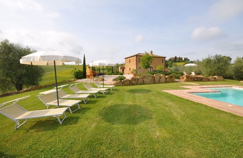 Trequanda Villa | Private Villa with WIFI, private pool, A/C, TV, pets allowed, panoramic view, close to Montepulciano