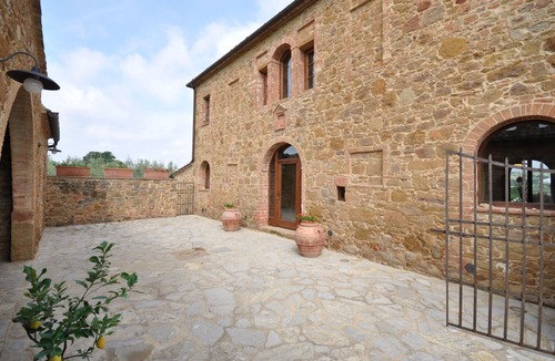 Trequanda Villa | Private Villa with WIFI, private pool, A/C, TV, pets allowed, panoramic view, close to Montepulciano