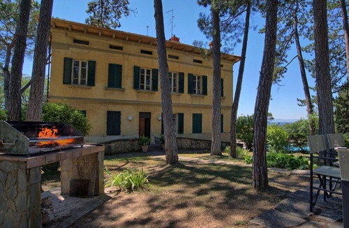 Ponte Buriano Villa | Private Villa with hot tub, WIFI, private pool, TV, pets allowed, panoramic view, close to Arezzo