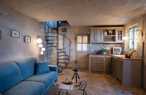 Seravezza Villa | Private Villa with hot tub, sauna, A/C, WIFI, balcony, panoramic view, close to Forte Dei Marmi