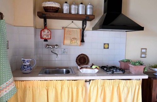 Paciano House | Private Villa with private pool, WIFI, hot tub, A/C, TV, terrace, pets allowed, panoramic view