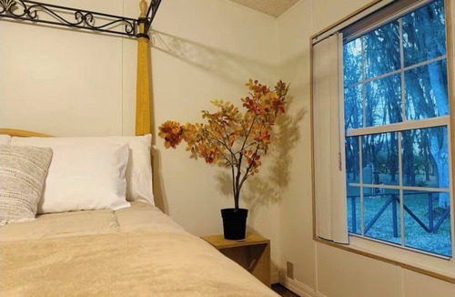 Clermont Bed & Breakfast | PrivateOakForest RanchFirepit, BBQ&FamilyRetreat