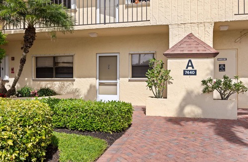Hutchinson Island South Condo | Promotion: Updated ground floor unit just steps away from the beach