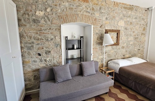 Potenza House | Quadruple Double Studio and Sofa Bed and Private Parking in Loco
