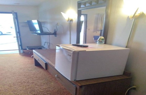 Eagle Grove Apartment | Queen Bed Non-Smoking