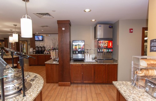Bowling Green Apartment | Queen Studio Suite | Free Breakfast, Pool & Gym