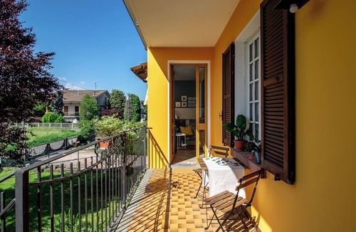 Alice Castello Apartment | Quick Home - Garden - One Bedroom Apartment, Sleeps 2