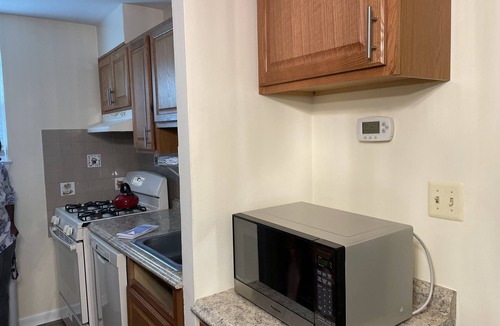Woodberry Apartment | Quiet 2 Bedroom Apartment Condo close to Downtown - Emerald Elite