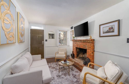 Federal Hill House | Quiet Federal Hill 3BR - Walk to Hospitals, Stadiums, Dining and Nightlife