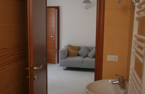 Zona LIII Tomba di Nerone Apartment | Quiet house in a green setting a stone's throw from the center.