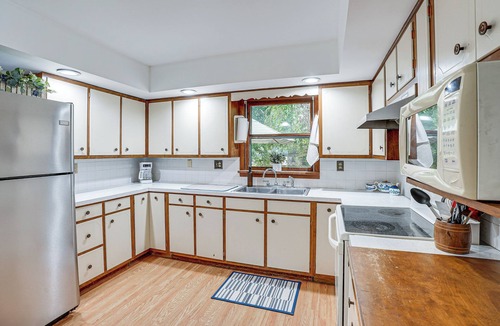 Linn Grove House | Quiet Retreat in Bluffton: Fish, Hike & Golf