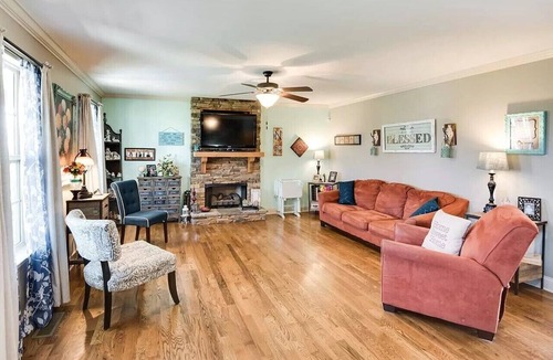 Cleveland House | Quiet spacious bedroom, for short or long times spent around Cleveland TN