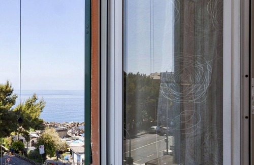 Quinto al Mare Apartment | Quinto Seaview Apartment by Wonderful Italy