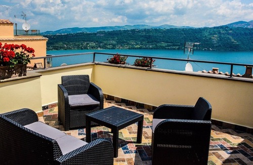 Castel Gandolfo Bed & Breakfast | Raffaello Suite at Atlantis Inn of Castel Gandolfo