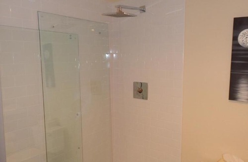 Racine Hotel | Ramada by Wyndham Beaver Falls