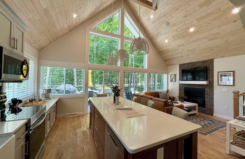 Baileys Harbor Cottage | Red Cherry Woods Cottage 🍒 ~ Stylish Baileys Harbor Escape