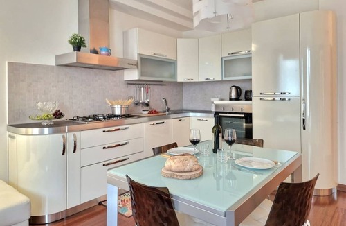 Porto Sant'Elpidio Apartment | [Refined Dwelling] Wi-fi Parking