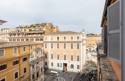 Rione II Trevi Apartment | Refined & Elegant Apartment a few steps from Trevi Fountain