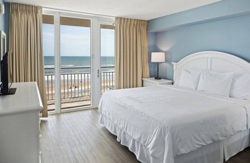 Ormond Beach Hotel | Refresh in This Ocean View 1BR w/Resort Amenities, Kitchen & Beach Nearby