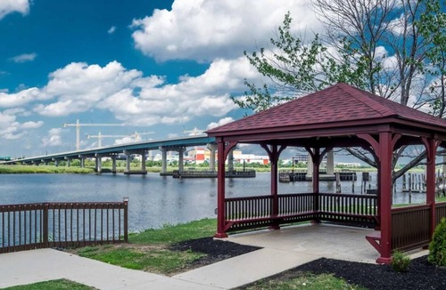 Secaucus House | Relax and Unwind! Free Parking, Pets Allowed, Short Drive to Metlife Stadium