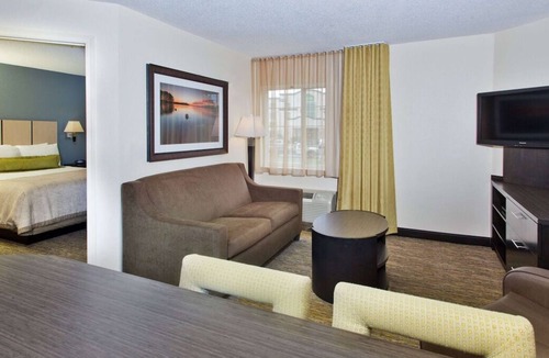 Horsham House | Relax and Unwind! Kitchen, Pet-friendly Property, Near Fair Oaks Park