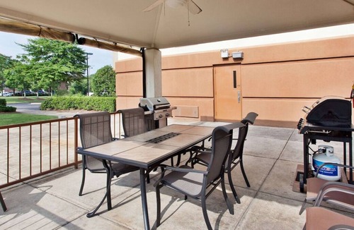 Horsham House | Relax and Unwind! Kitchen, Pet-friendly Property, Near Fair Oaks Park