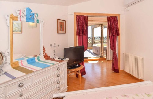 Avigliano Umbrio Apartment | Relax in the whirlpool with panoramic views of the Umbrian countryside.