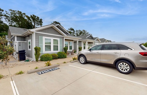 Corolla Light Condo | Relax in this inviting condo with pool