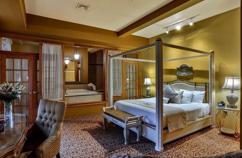 Leacock-Leola-Bareville Hotel | Relax w/Separate Sitting Area - Charming Historic Hotel - Spa, Pool