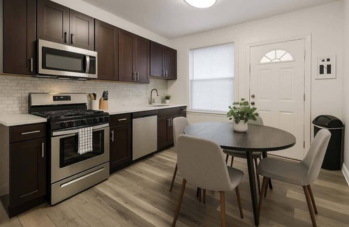 Old Irving Park Apartment | Relaxing 3BR Getaway Close to Dining & Shopping