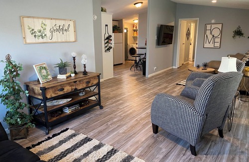 Middletown House | Relaxing, Charming 2-bedroom, cute, cozy, clean house in Middletown, OH
