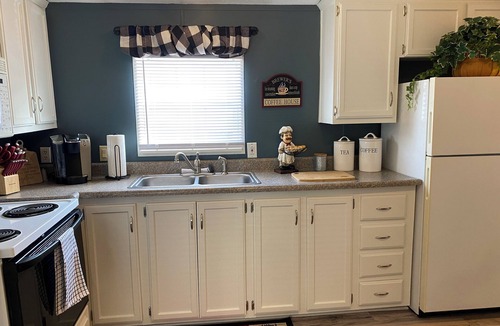 Middletown House | Relaxing, Charming 2-bedroom, cute, cozy, clean house in Middletown, OH