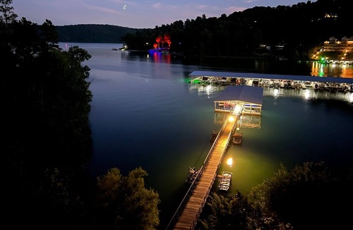 La Follette Villa | Relaxing Getaway; Norris Lakefront Home in Private Deerfield Resort