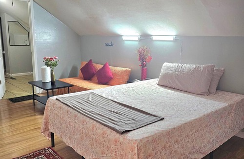 Pagedale Bed & Breakfast | Relaxing shared place near U.City/Delmar/Forest Park big 1BR with attach Bath