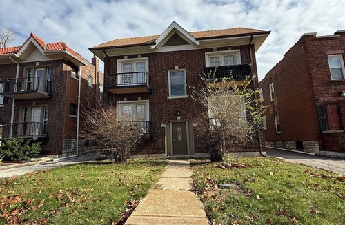 University City Apartment | Relocate to the Loop Quiet 2BR near WashU