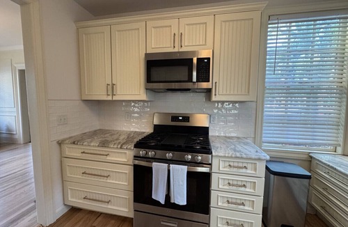 Port Huron House | Remodeled Downtown Historic Home, close to beach, McMorran, Marina
