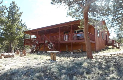 Hartsel Cabin | Remote cabin with gorgeous mountain views and ample amenities!