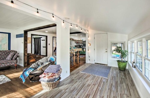 Dauberville House | Remote Pennsylvania Cabin with Private Hot Tub