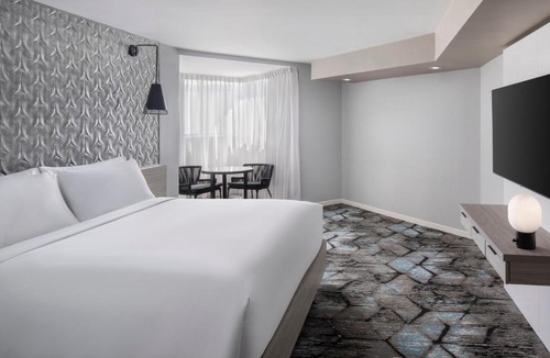East Daytona Hotel | Renaissance Daytona Beach Oceanfront Hotel