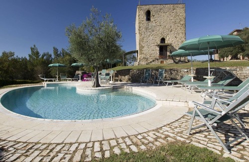 Guzman Villa | Renovated Villa With 360° View Of Tiber Valley