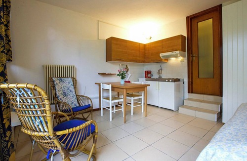 Porto Valtravaglia Apartment | Residential unit with approx. 1,300 m² well-kept garden plot