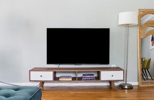 Southeast Yonkers Apartment | Retro 3BR Walkup Apt and Shared Yard and Parking