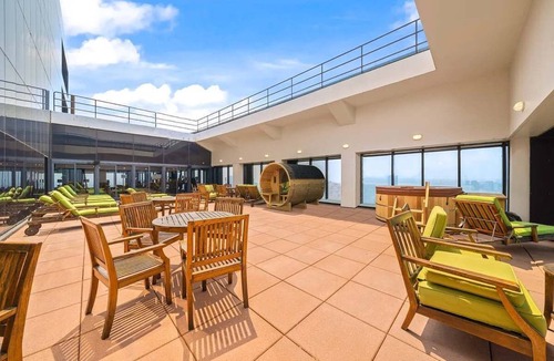 Upper East Side Apartment | River Park II | 17th-floor 2BR w/Doorman, Gym, and Pool